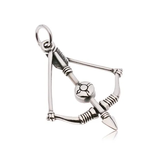 Přívěsek z chirurgické oceli stříbrné barvy, patinovaný luk a šíp