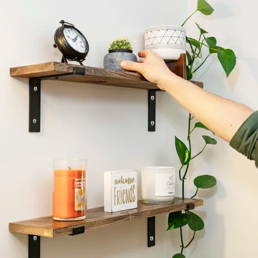 Dekorativní dřevěná nástěnná police Lam022