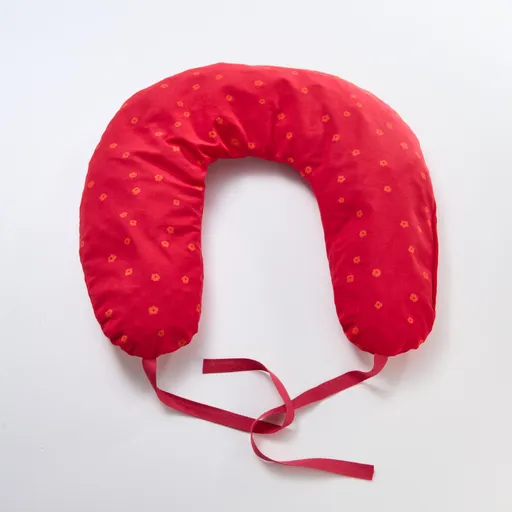 Polštář na krk z třešňových pecek