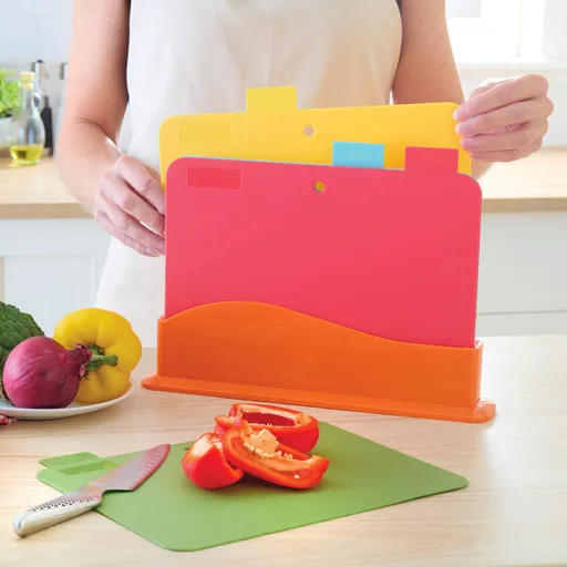 Sada 4 krájecích prkének se stojánkem