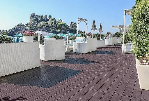 Terasový profil UNVOC WOOD OŘECH jemné rýhování / struktura dřeva 23 × 146 × 4000 mm