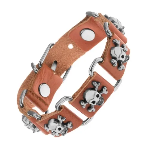 Hnědý náramek ze syntetické kůže a oceli, lebky s překříženými kostmi