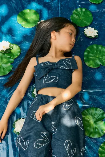 Dětský džínový top Tinycottons BIG SWANS DENIM BOW TOP