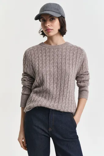 SVETR GANT WOOL CABLE KNIT C-NECK TAUPE BEIGE