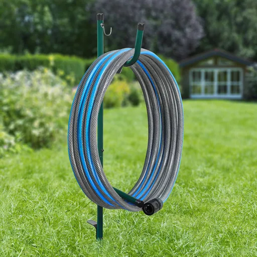 Držák na hadice s hrotem k zapíchnutí