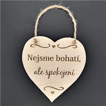 AMADEA Dřevěné srdce s nápisem Nejsme bohatí, ale spokojení, masivní dřevo, 16 x 15 cm (39208-00)