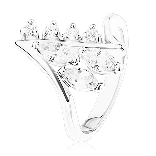 Lesklý prsten stříbrné barvy, zahnuté konce ramen, čiré zirkony - Velikost: 48