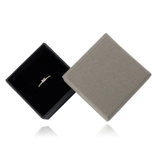 Šedohnědá dárková krabička na prsten s texturovaným povrchem