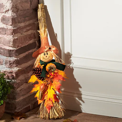 Ratanové koště se slámovou panenkou