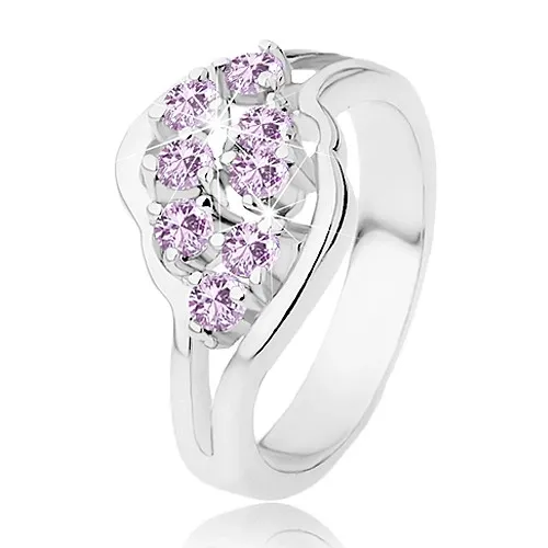Blýskavý prsten s rozdělenými rameny, fialové kulaté zirkonky - Velikost: 51