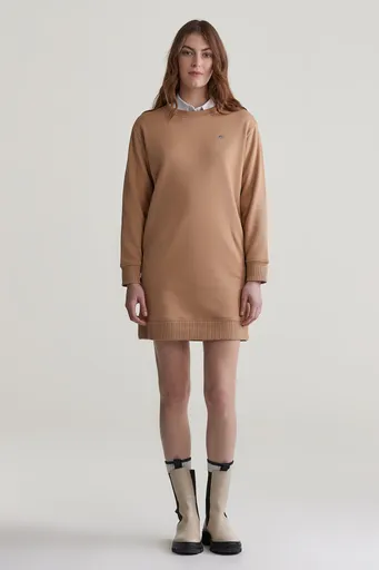 MIKINOVÉ ŠATY GANT REL SHIELD C-NECK SWEAT DRESS CARAMEL BEIGE